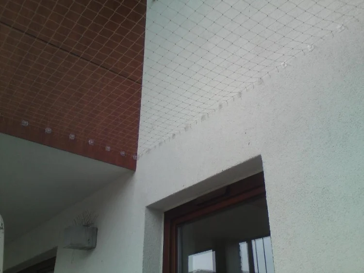 Zaczep uchwyt do siatki na balkon ptaki dla kota